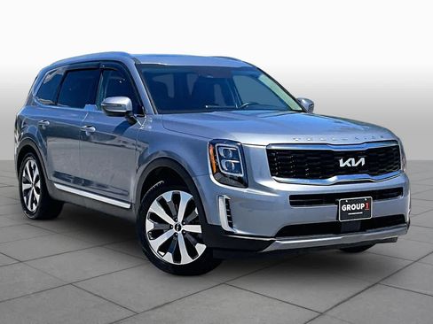 Used 2022 Kia Telluride EX w/ EX Premium Package FWD image 3