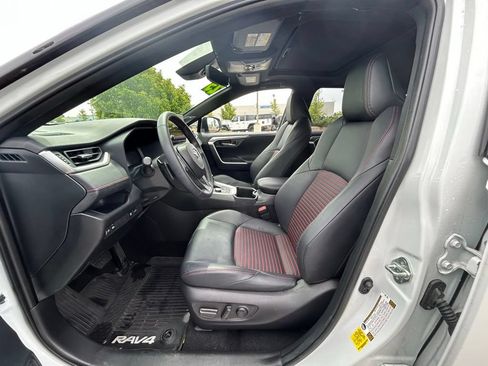 Used 2025 Toyota RAV4 XSE AWD/4WD image 14