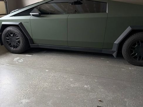 Used 2024 Tesla Cybertruck AWD Crew Cab image 1