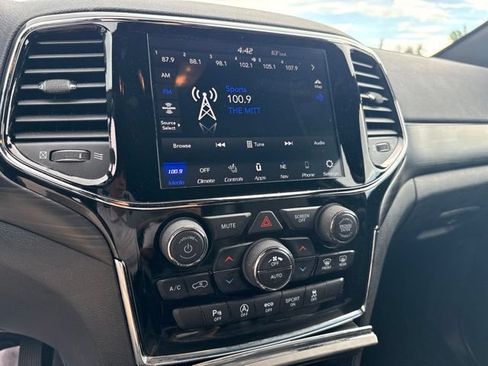 Used 2020 Jeep Grand Cherokee Altitude AWD/4WD image 22