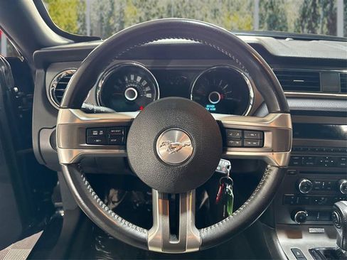 Used 2013 Ford Mustang Coupe RWD image 17
