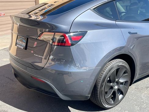 Used 2023 Tesla Model Y Long Range AWD/4WD image 16