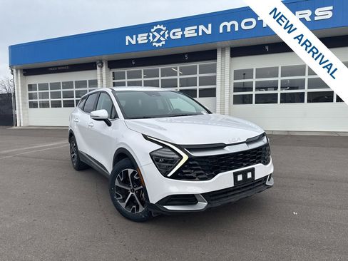 Used 2024 Kia Sportage EX image 1