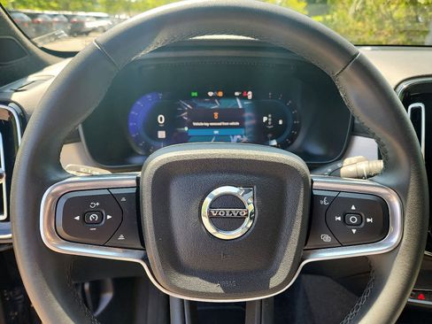 Used 2025 Volvo XC40 B5 Core image 21