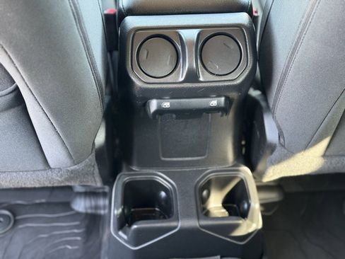 Used 2022 Jeep Wrangler Unlimited Sport image 24