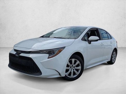 Used 2021 Toyota Corolla LE image 1