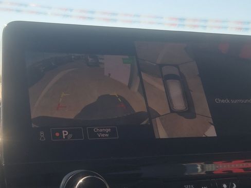 Used 2024 Nissan Armada SL image 10