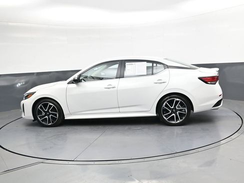 Used 2025 Nissan Sentra SR FWD image 10