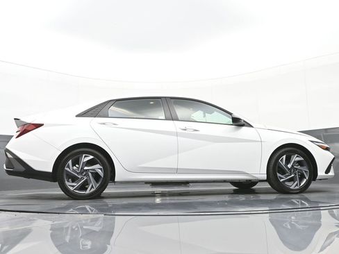 Certified 2025 Hyundai Elantra Sport FWD image 37