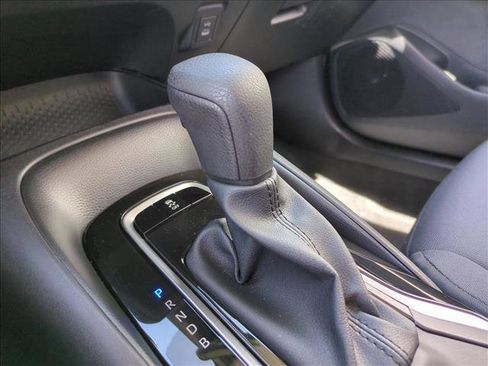Used 2025 Toyota Corolla LE FWD image 12