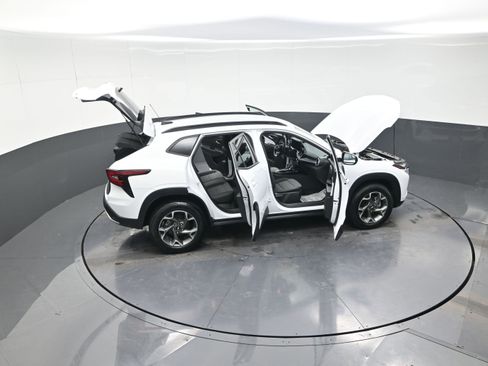 Used 2024 Chevrolet Trax LT w/ Driver Confidence Package image 14