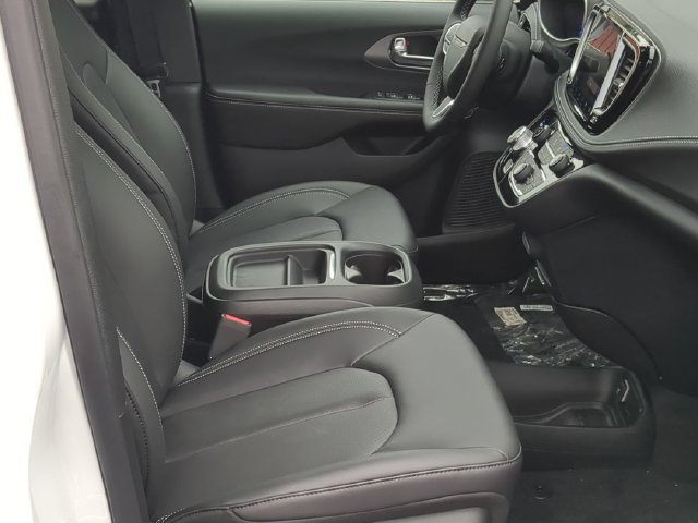 New 2027 Chrysler Pacifica Select FWD image 19