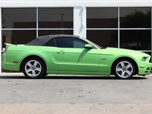 Used 2013 Ford Mustang GT RWD image 8