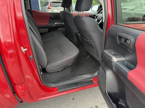 Used 2018 Toyota Tacoma SR5 AWD/4WD image 14