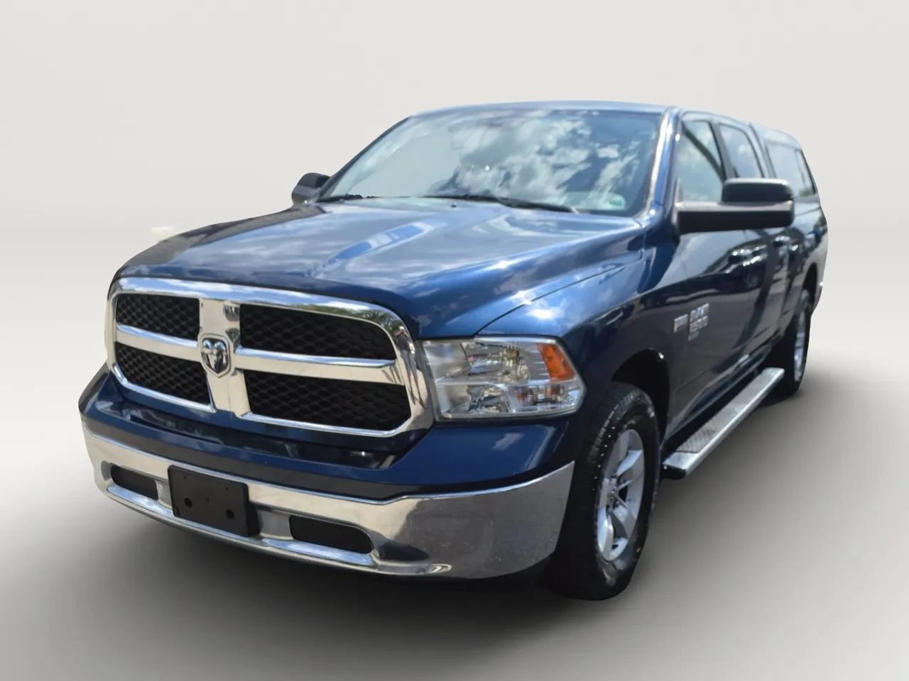 Used 2020 RAM 1500 Classic SLT w/ Luxury Group RWD image 2