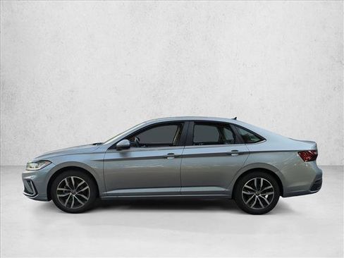 Used 2025 Volkswagen Jetta SE FWD image 8
