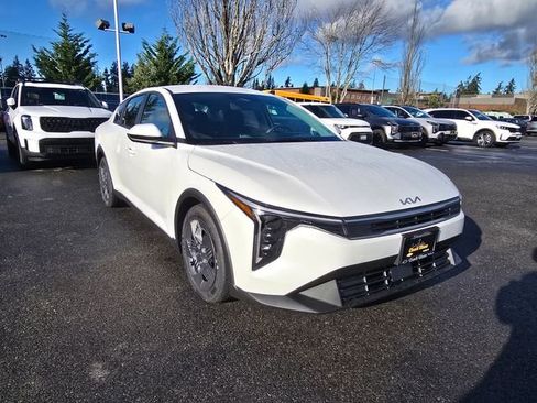 New 2025 Kia K4 LX image 7