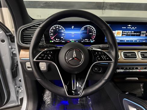 Used 2025 Mercedes-Benz GLE 450e 4MATIC image 23