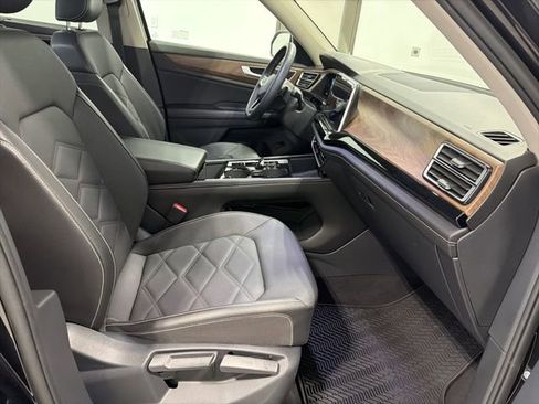 Used 2024 Volkswagen Atlas SE AWD/4WD image 21