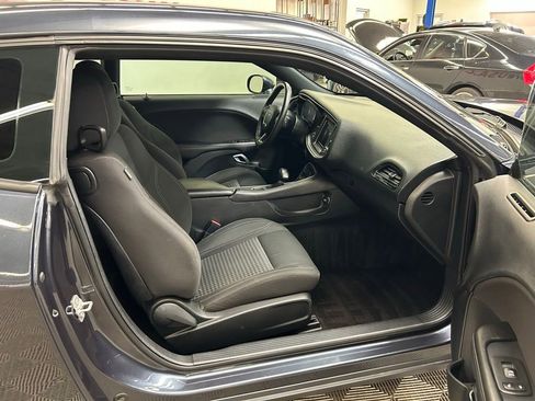 Used 2018 Dodge Challenger SXT RWD image 13