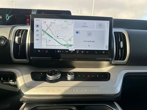 Used 2025 Ford Expedition Active image 26