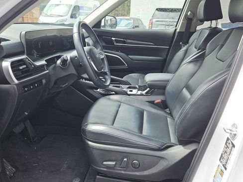 Used 2024 Kia Telluride S image 10