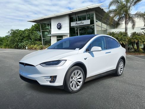 Used 2018 Tesla Model X 75D image 1