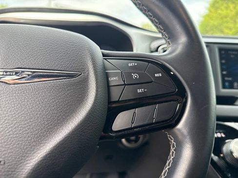 Used 2018 Chrysler Pacifica Touring Plus w/ S Appearance Package FWD image 8