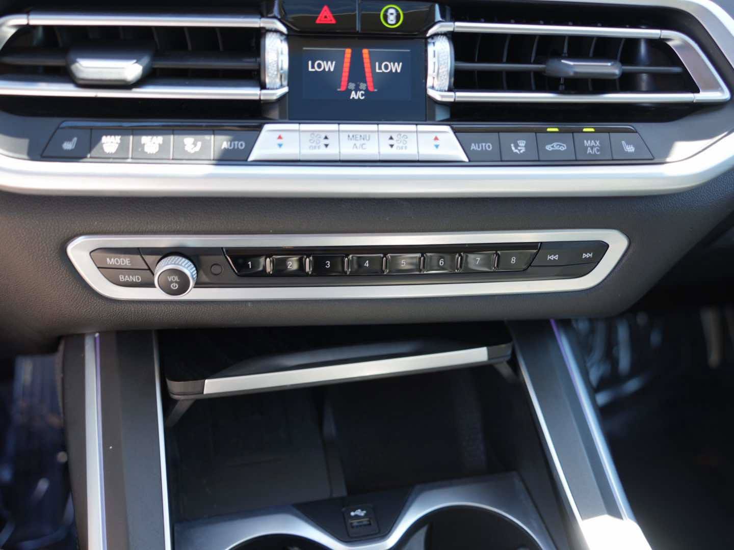 Used 2022 BMW X7 xDrive40i w/ Premium Package AWD/4WD image 24