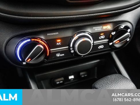 Used 2025 Kia Soul LX w/ LX Technology Package FWD image 30