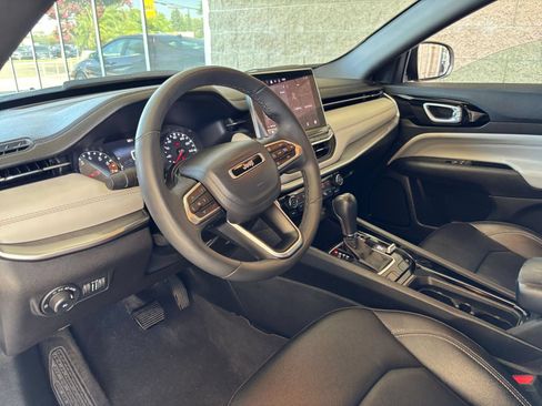 Used 2025 Jeep Compass Limited AWD/4WD image 34