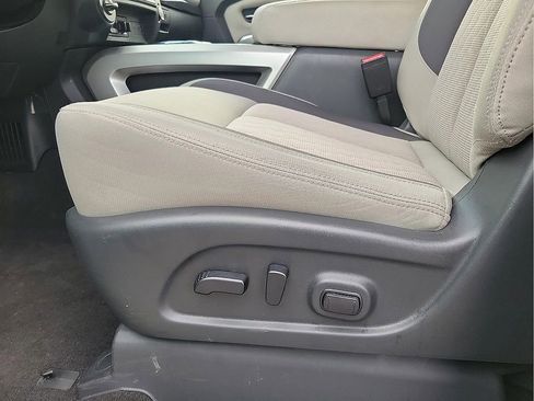 Used 2024 Nissan Titan SV w/ SV Utility Package image 12