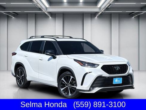 Used 2022 Toyota Highlander XSE AWD/4WD image 1