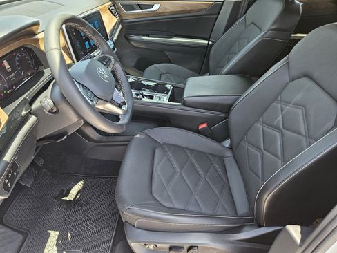 Used 2024 Volkswagen Atlas SE FWD image 12