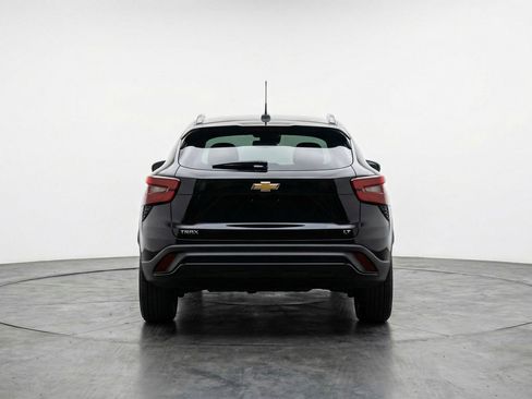 Used 2025 Chevrolet Trax LT image 7