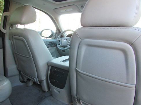 Used 2010 GMC Yukon XL SLT image 18