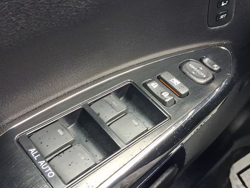 Used 2018 Toyota Avalon Limited w/ All Weather Liner Package FWD image 13