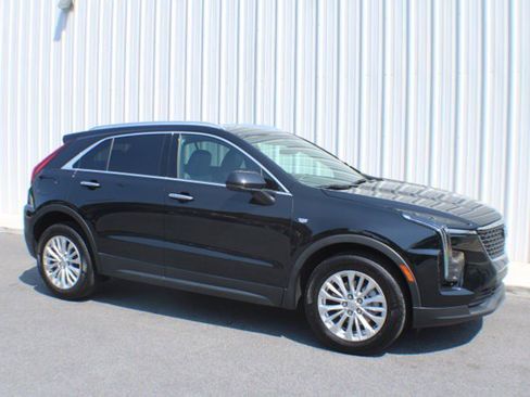 Certified 2024 Cadillac XT4 Luxury w/ Cold Weather Package FWD image 1