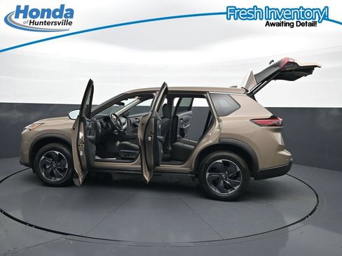 Used 2025 Nissan Rogue SV FWD image 35