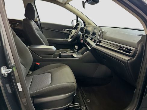 Used 2025 Kia Sportage LX AWD/4WD image 31