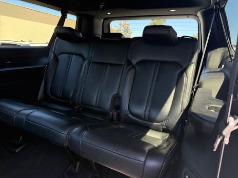 Used 2024 Jeep Wagoneer L Series II RWD image 21