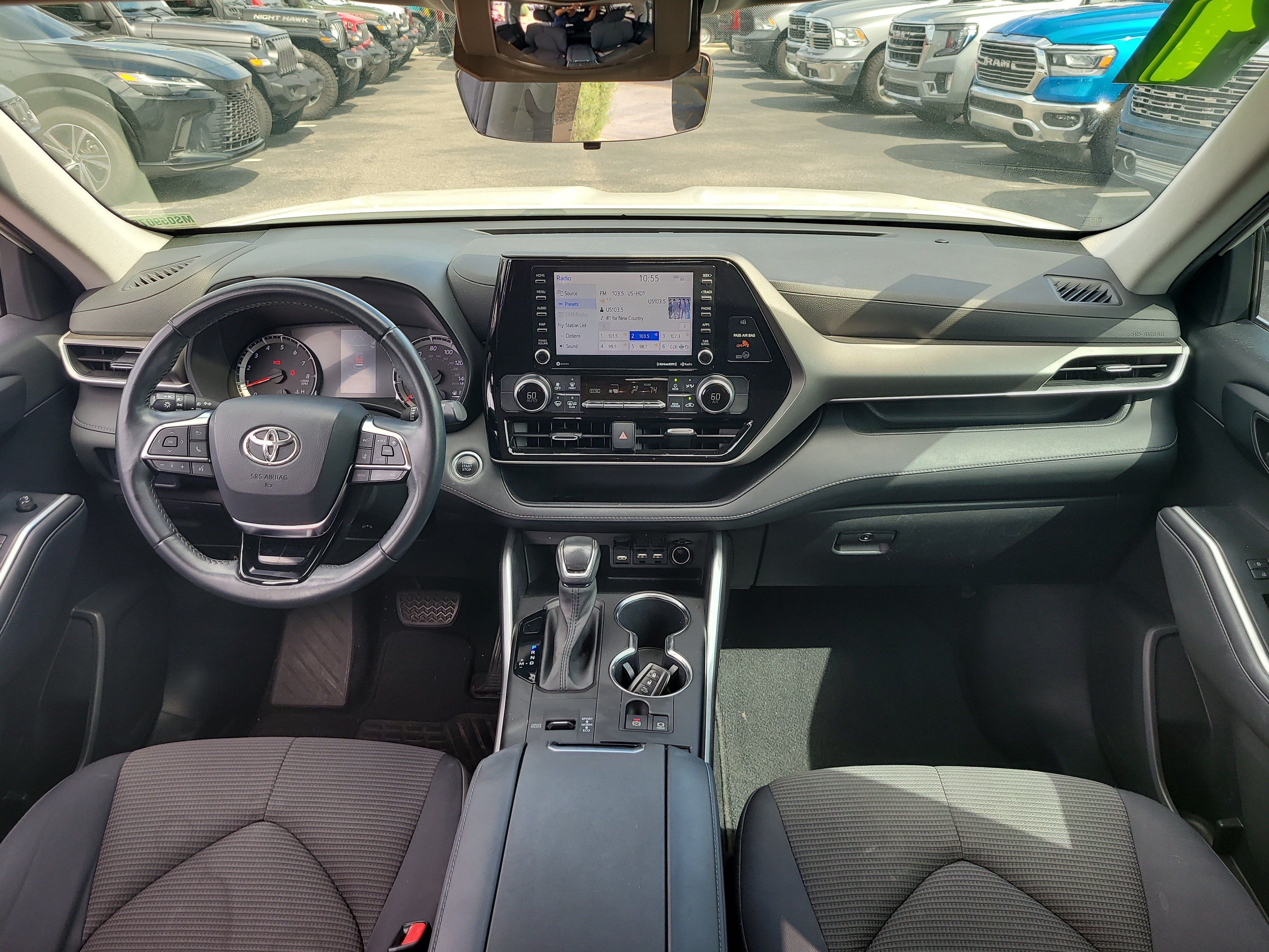 Used 2021 Toyota Highlander LE FWD image 14