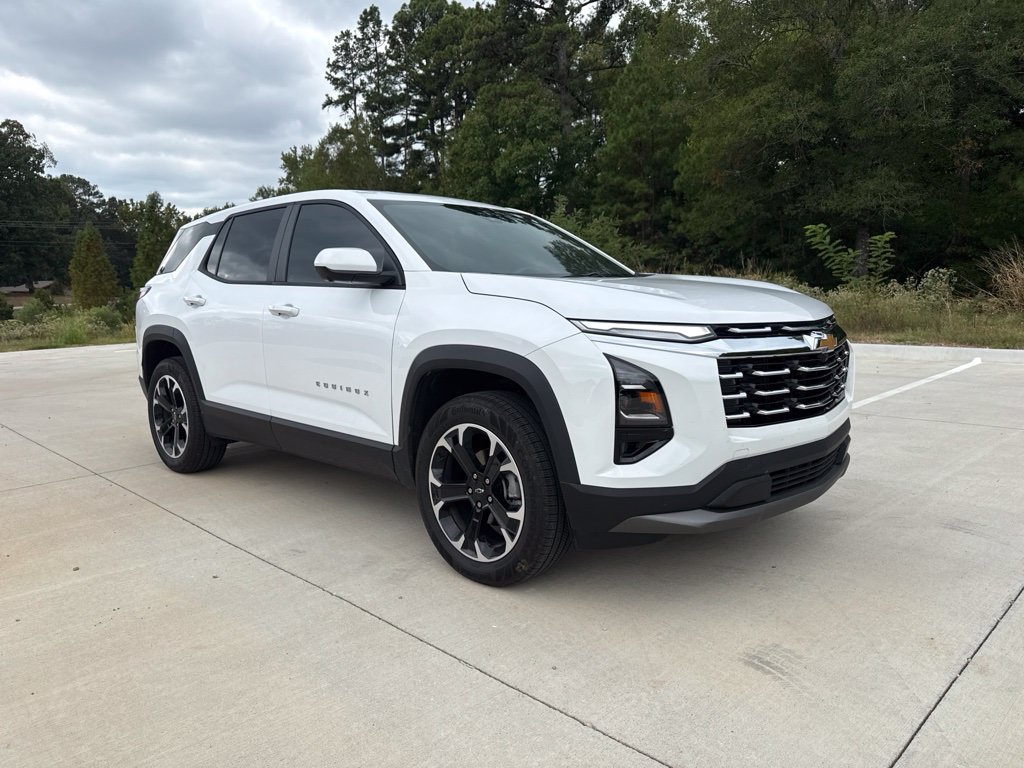 Used 2026 Chevrolet Equinox LT w/ Convenience Package II FWD image 3
