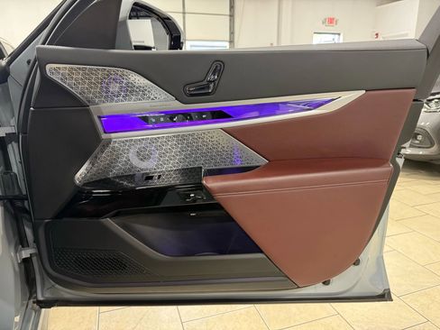 Used 2023 BMW 760i xDrive w/ Luxury Rear Seating Package image 30