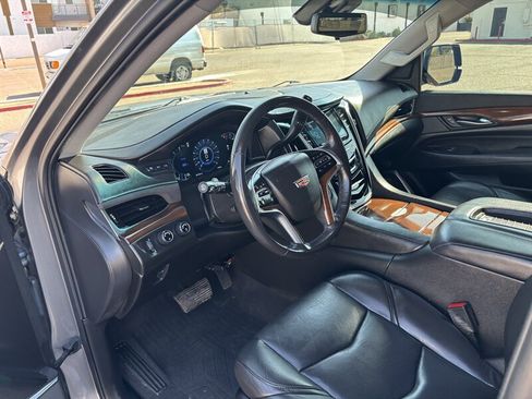 Used 2020 Cadillac Escalade Premium Luxury AWD/4WD image 11