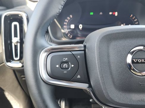 Used 2025 Volvo XC40 B5 Plus AWD/4WD image 17