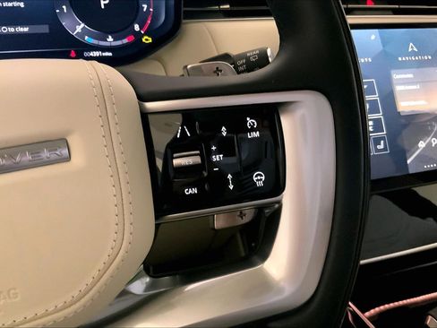 Certified 2025 Land Rover Range Rover SE AWD/4WD image 24