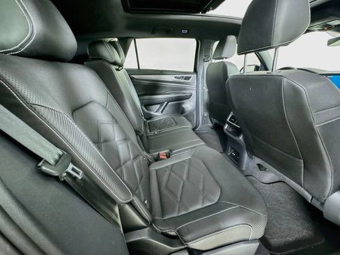 Used 2025 Volkswagen Atlas Cross Sport SE FWD image 35