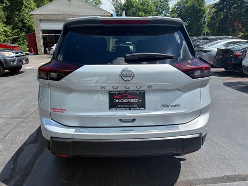 Used 2024 Nissan Rogue SV w/ SV Premium Package AWD/4WD image 7