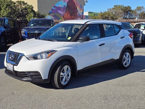 Used 2020 Nissan Kicks S image 2